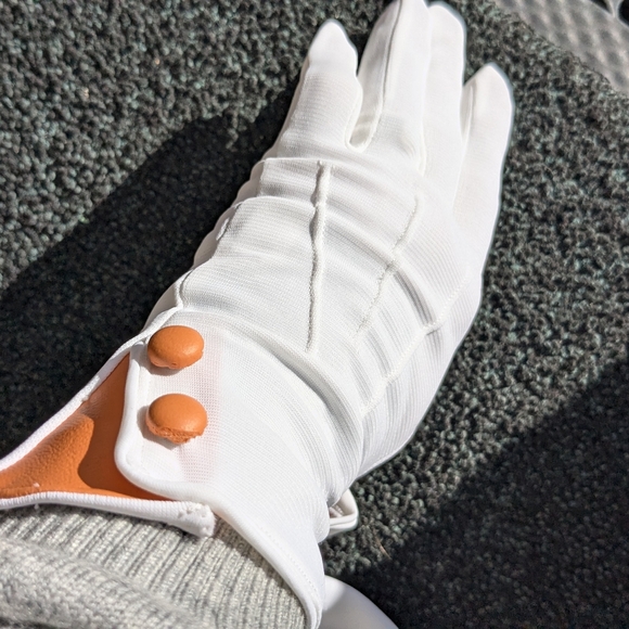 Vintage white ladies gloves - Picture 6 of 6